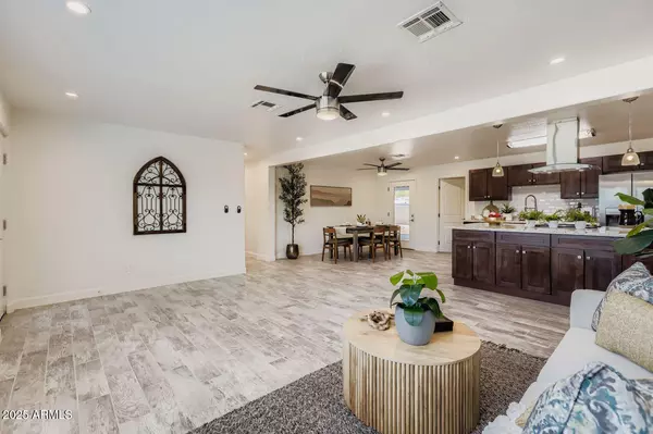Phoenix, AZ 85013,1421 W ORANGE Drive