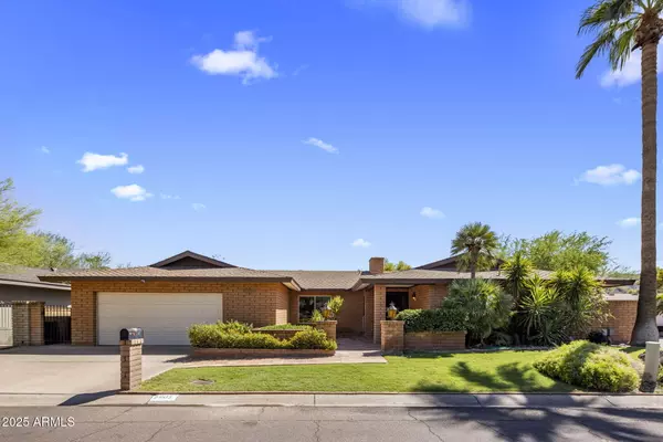 Phoenix, AZ 85028,2901 E LAS ROCAS Drive