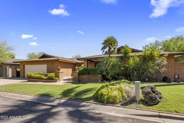 Phoenix, AZ 85028,2901 E LAS ROCAS Drive