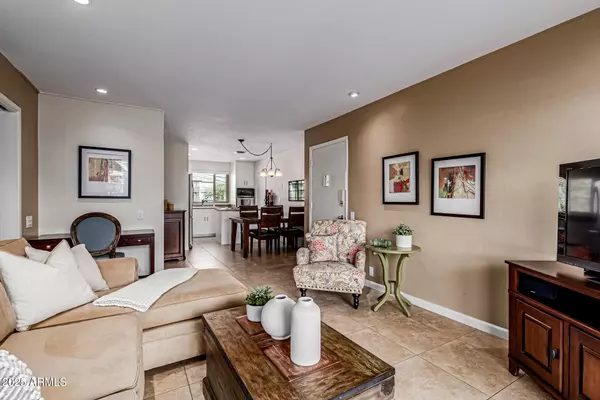 Phoenix, AZ 85013,500 W Clarendon Avenue #F6