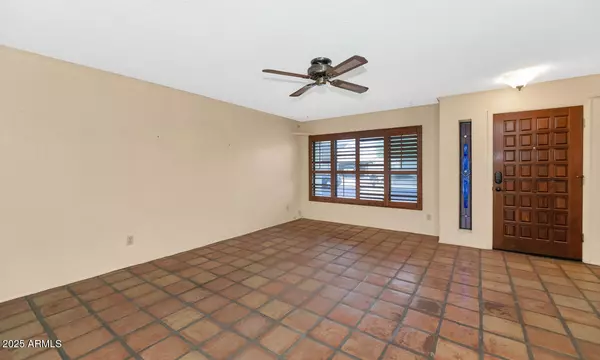 Phoenix, AZ 85022,919 E BLUEFIELD Avenue