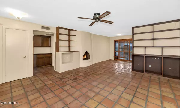 Phoenix, AZ 85022,919 E BLUEFIELD Avenue