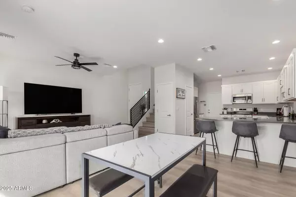 Phoenix, AZ 85022,2030 E MICHIGAN Avenue #9