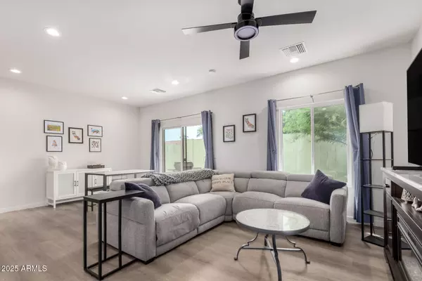 Phoenix, AZ 85022,2030 E MICHIGAN Avenue #9