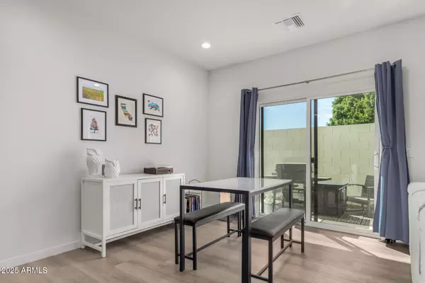 Phoenix, AZ 85022,2030 E MICHIGAN Avenue #9