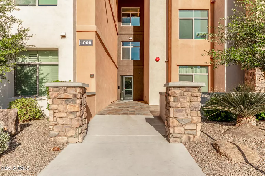 4909 N WOODMERE FAIRWAY -- #1004, Scottsdale, AZ 85251