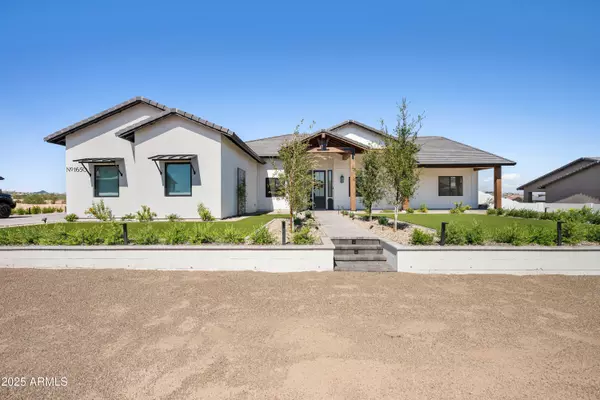 1650 W LUCKY Lane, San Tan Valley, AZ 85144