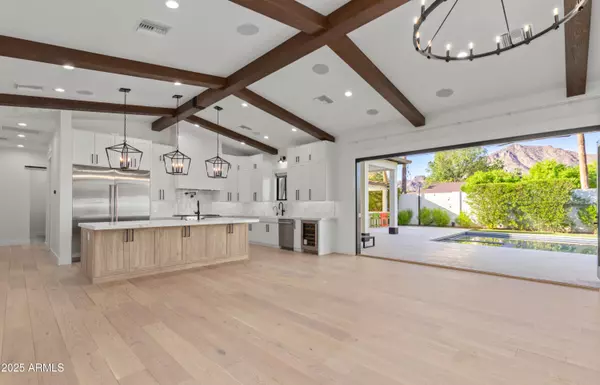 Phoenix, AZ 85018,5612 E CALLE DEL PAISANO --