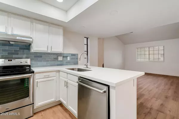 Phoenix, AZ 85027,2020 W UNION HILLS Drive #201