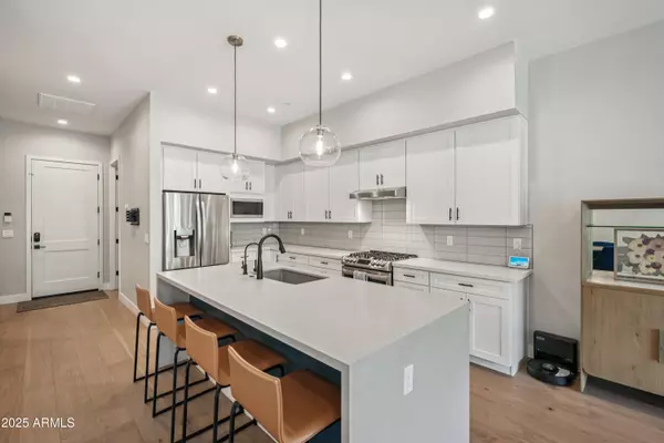 Phoenix, AZ 85014,5151 N 13TH Place #19