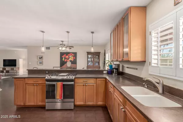 Phoenix, AZ 85032,2827 E CAPTAIN DREYFUS Avenue