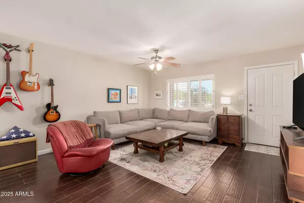 2827 E CAPTAIN DREYFUS Avenue, Phoenix, AZ 85032