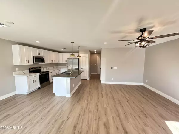 Phoenix, AZ 85041,833 W Dobbins Road