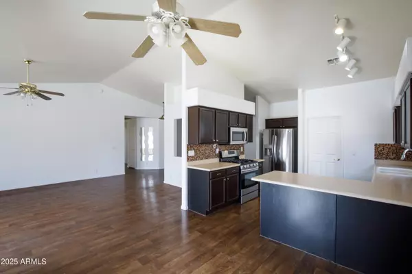 Phoenix, AZ 85042,909 E HARWELL Road