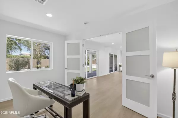Scottsdale, AZ 85257,8126 E CYPRESS Street