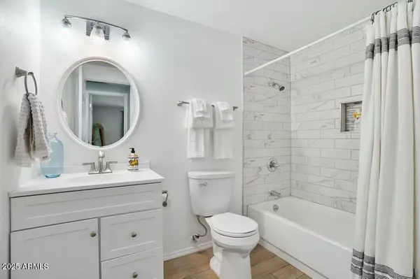 Phoenix, AZ 85032,3455 E SHARON Drive