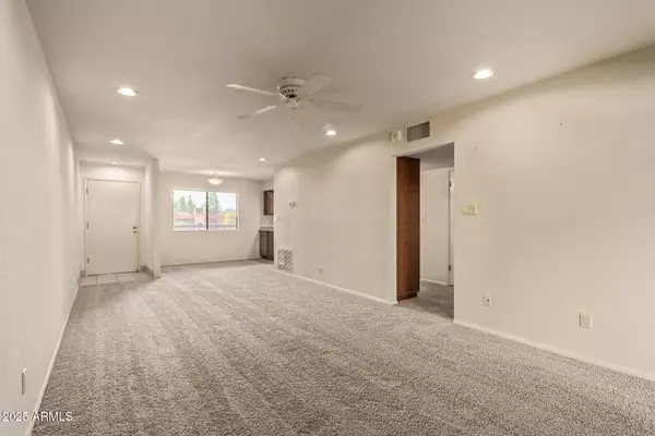 Phoenix, AZ 85032,12222 N PARADISE VILLAGE Parkway #429