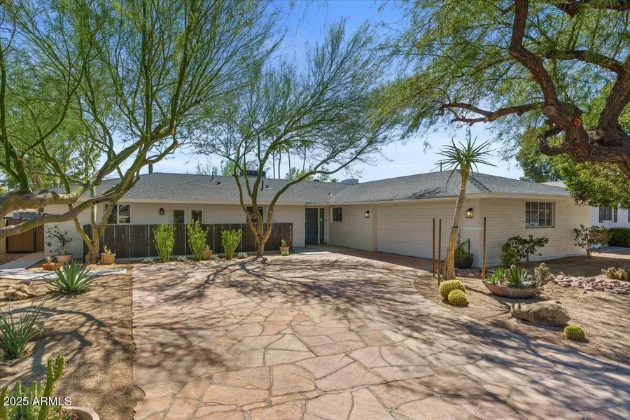 8337 E MINNEZONA Avenue, Scottsdale, AZ 85251