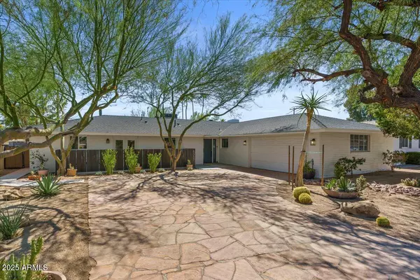 8337 E MINNEZONA Avenue, Scottsdale, AZ 85251