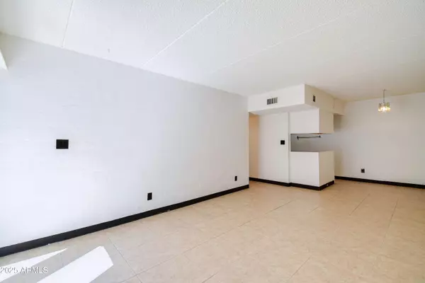 Phoenix, AZ 85018,3416 N 44th Street #8