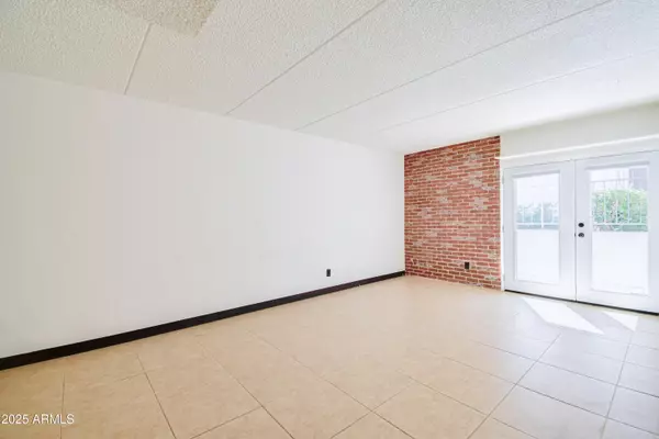 Phoenix, AZ 85018,3416 N 44th Street #8