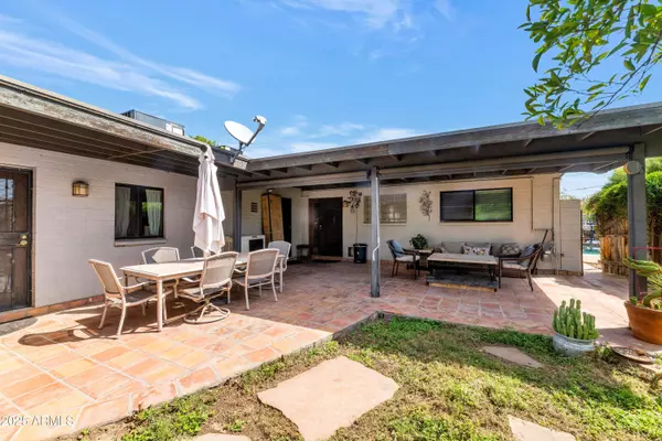 Phoenix, AZ 85018,5301 E MITCHELL Drive