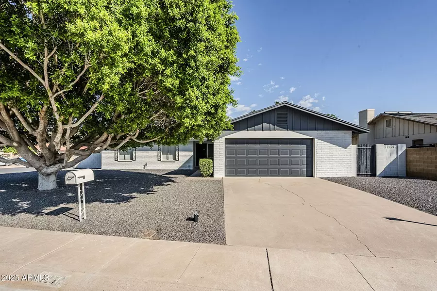3250 W MERCER Lane N, Phoenix, AZ 85029