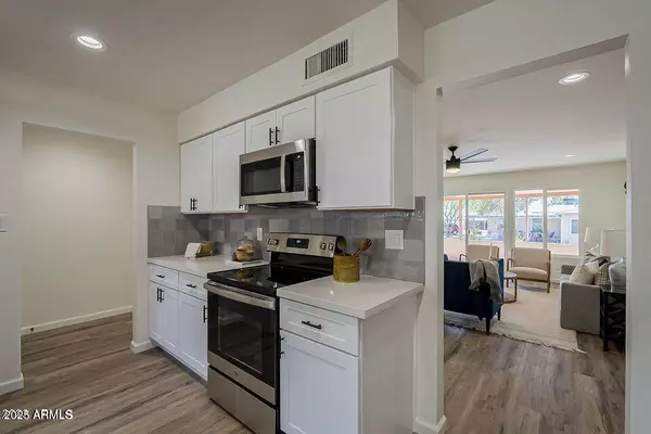 Phoenix, AZ 85044,4946 E LAKE POINT Circle