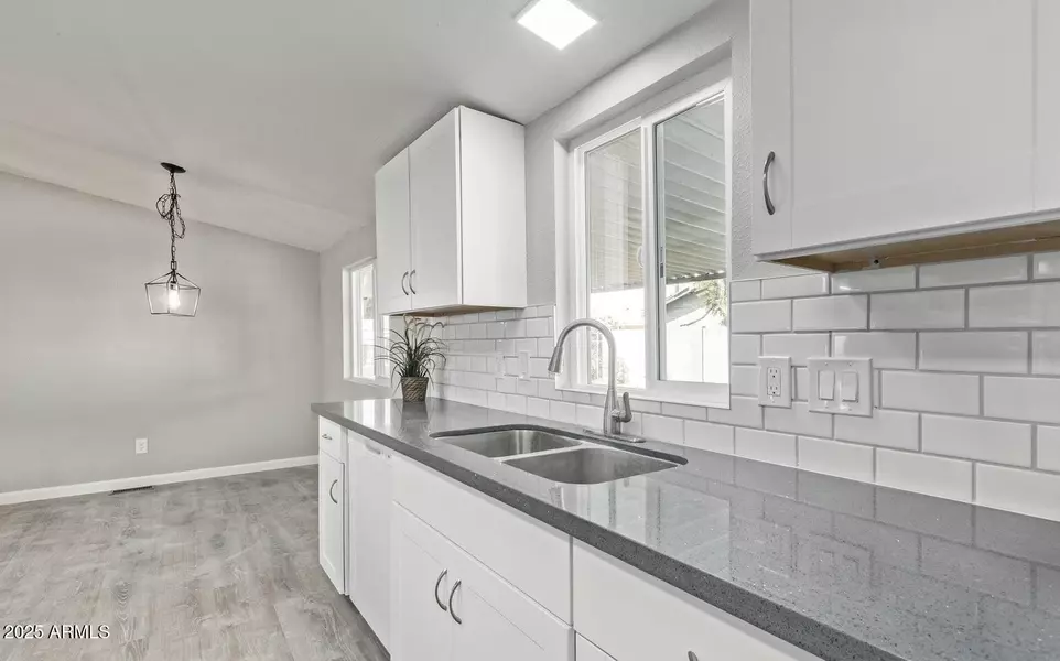 16021 N 70TH Avenue, Peoria, AZ 85382