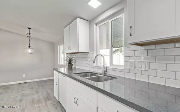 16021 N 70TH Avenue, Peoria, AZ 85382