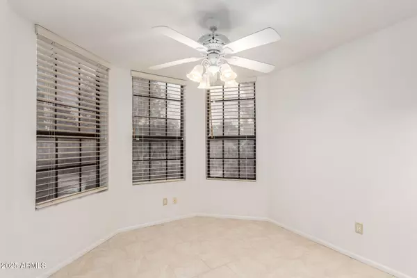 Phoenix, AZ 85028,11656 N 41ST Place