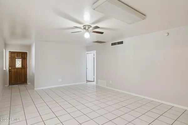 Phoenix, AZ 85051,3343 W PALMAIRE Avenue