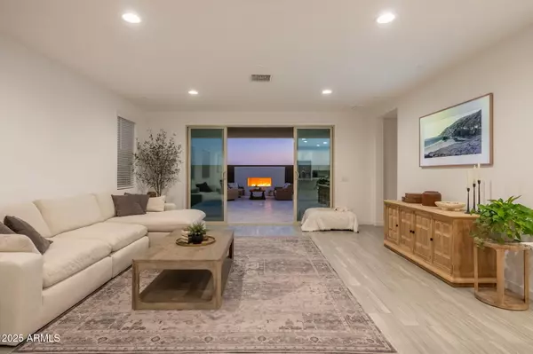 Phoenix, AZ 85085,2179 W BURNSIDE Trail