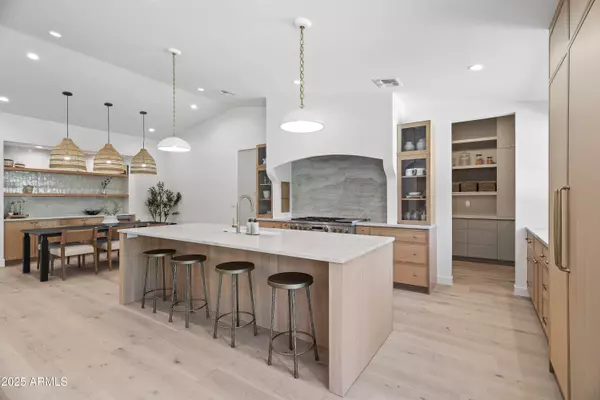 Scottsdale, AZ 85254,5930 E CHARTER OAK Road