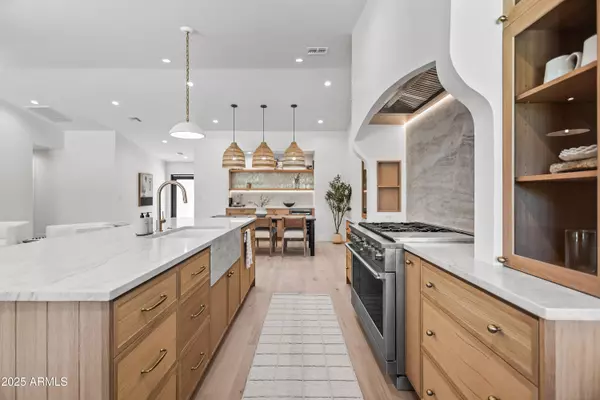 Scottsdale, AZ 85254,5930 E CHARTER OAK Road