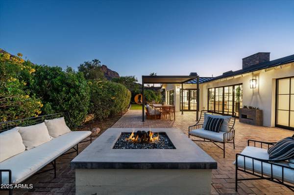 Paradise Valley, AZ 85253,5525 E LINCOLN Drive #104