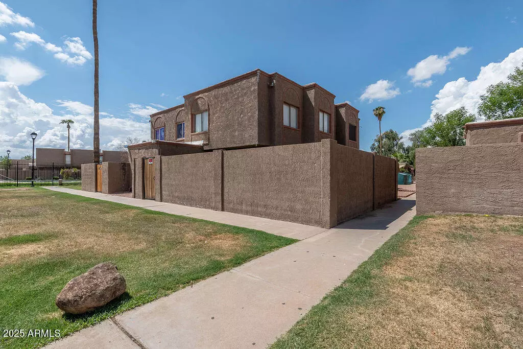 Phoenix, AZ 85043,1463 N 53RD Drive