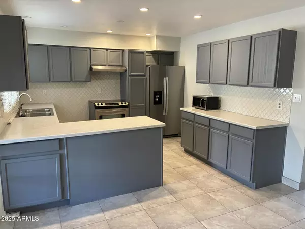 Phoenix, AZ 85032,2518 E LOUISE Drive