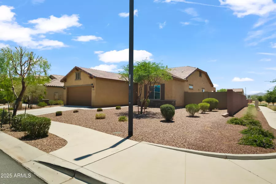 17555 W Hedgehog Place, Surprise, AZ 85387
