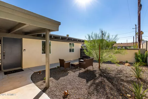 Phoenix, AZ 85014,5833 N 10TH Street