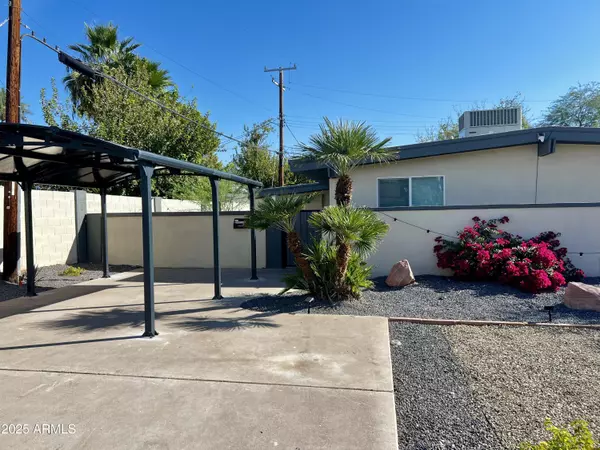 Phoenix, AZ 85014,5833 N 10TH Street