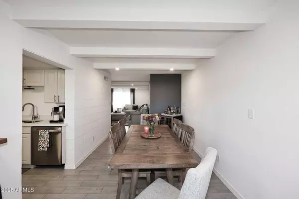 Phoenix, AZ 85018,4201 E Camelback Road #9