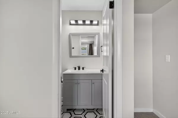 Phoenix, AZ 85008,1339 N 44TH Street