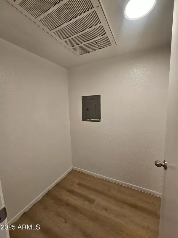 Tempe, AZ 85281,1370 S PRICE Road #101