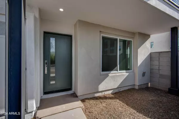 Phoenix, AZ 85007,825 N 9TH Avenue #10