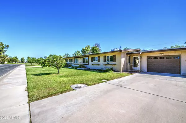 Sun City, AZ 85351,10013 W LAKEVIEW Circle N