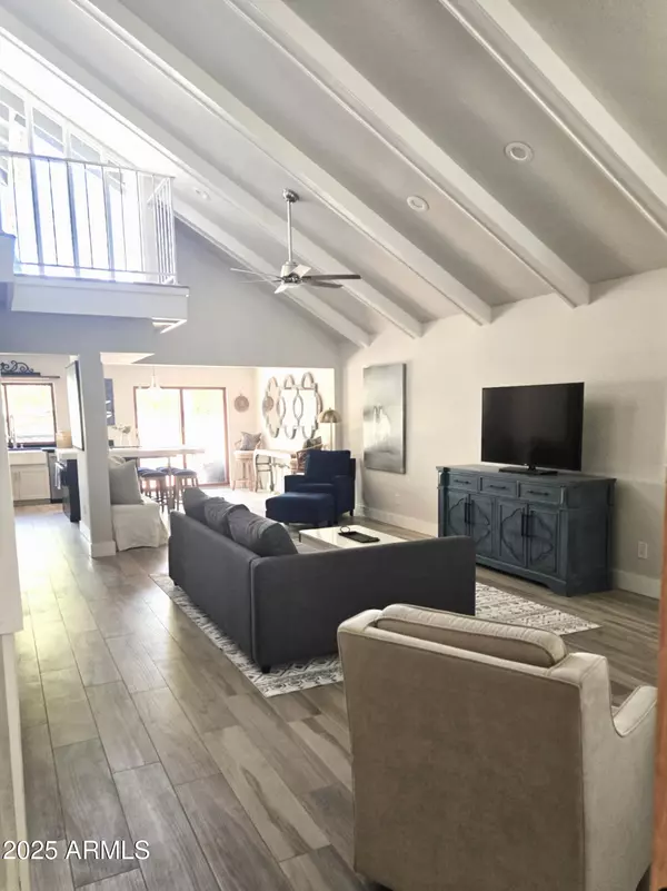 Paradise Valley, AZ 85253,5832 N SCOTTSDALE Road