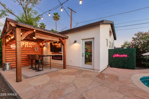 Phoenix, AZ 85018,4245 E EARLL Drive