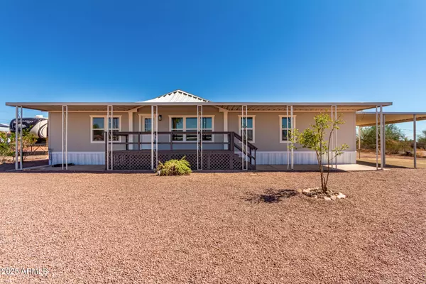 81 S TOMAHAWK Road, Apache Junction, AZ 85119