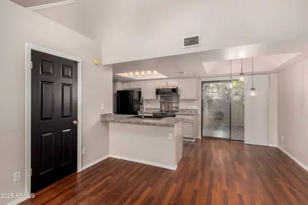 Phoenix, AZ 85018,4316 E AVALON Drive #8